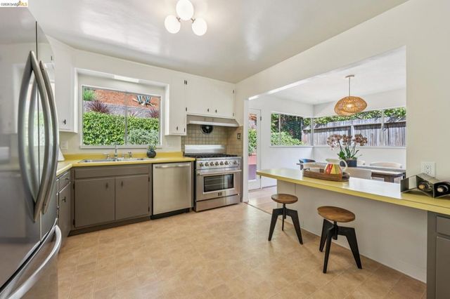 844 Blair Ave, Oakland, CA 94611