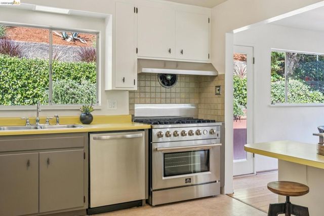 844 Blair Ave, Oakland, CA 94611