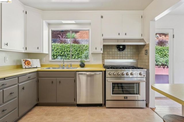 844 Blair Ave, Oakland, CA 94611