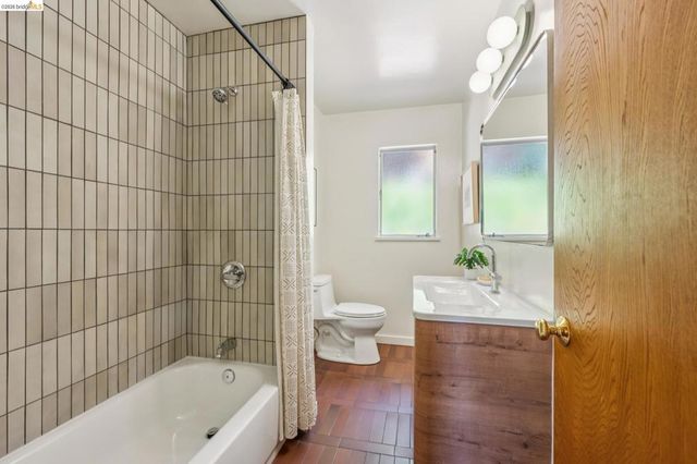 844 Blair Ave, Oakland, CA 94611