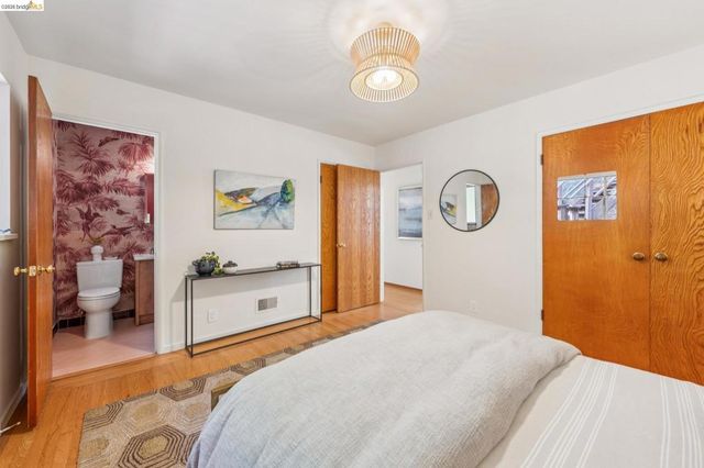 844 Blair Ave, Oakland, CA 94611