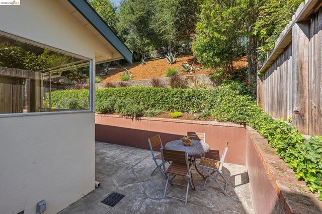 844 Blair Ave, Oakland, CA 94611