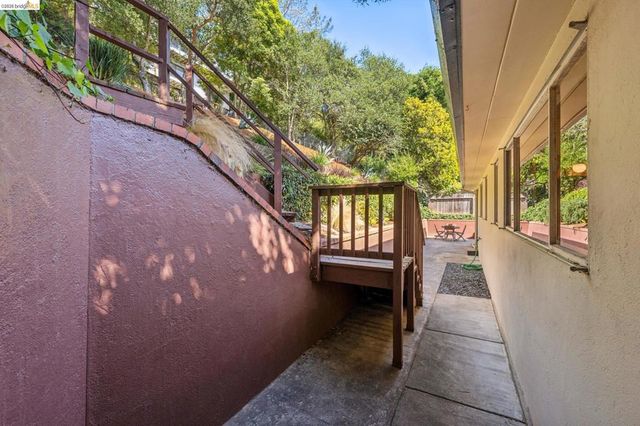 844 Blair Ave, Oakland, CA 94611