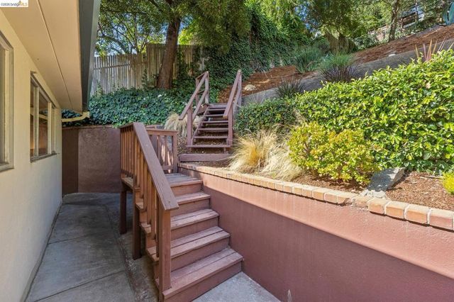 844 Blair Ave, Oakland, CA 94611