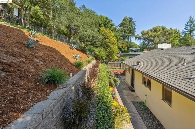 844 Blair Ave, Oakland, CA 94611