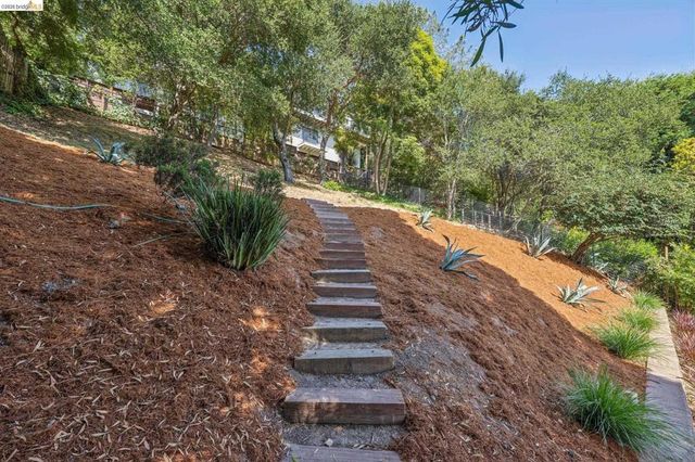 844 Blair Ave, Oakland, CA 94611