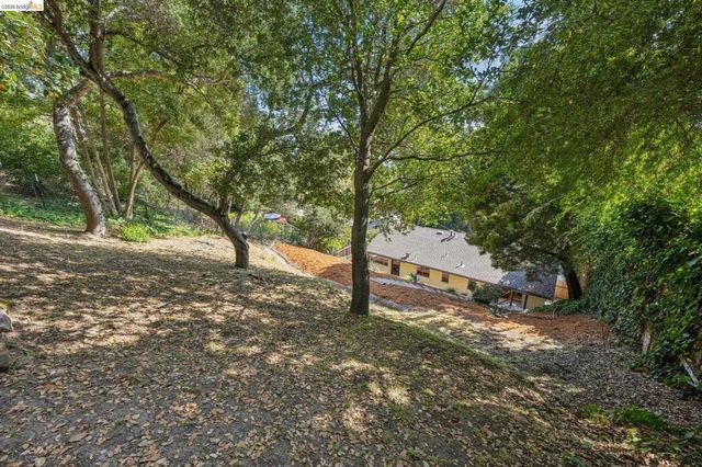844 Blair Ave, Oakland, CA 94611