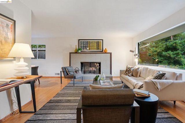 844 Blair Ave, Oakland, CA 94611