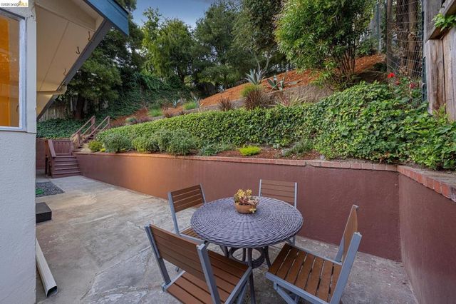 844 Blair Ave, Oakland, CA 94611
