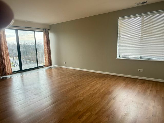 425 WALNUT CREEK Lane 1608, Lisle, IL 60532