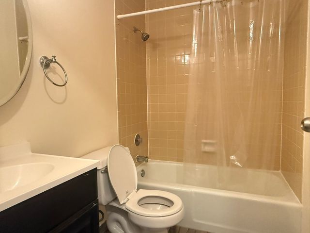 425 WALNUT CREEK Lane 1608, Lisle, IL 60532