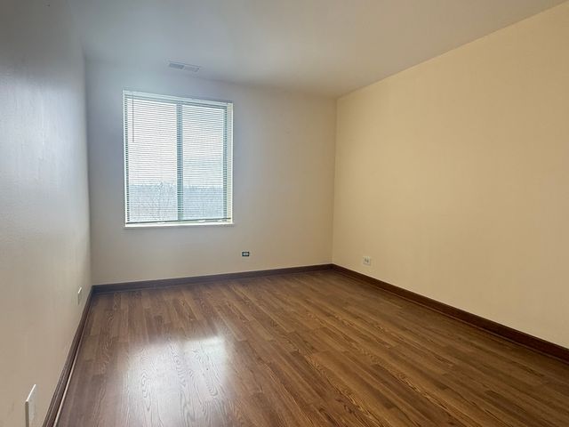 425 WALNUT CREEK Lane 1608, Lisle, IL 60532