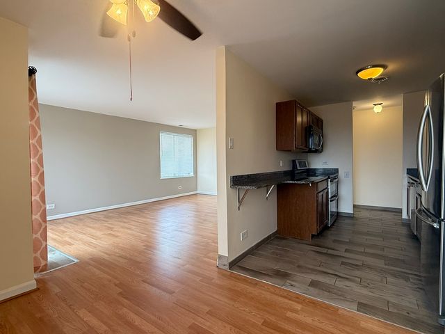 425 WALNUT CREEK Lane 1608, Lisle, IL 60532