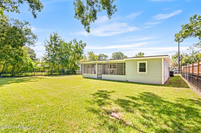 6765 SNOW WHITE Drive, Jacksonville, FL 32210