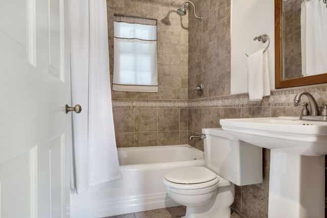 227 Miraflores Avenue, Waukegan, IL 60087