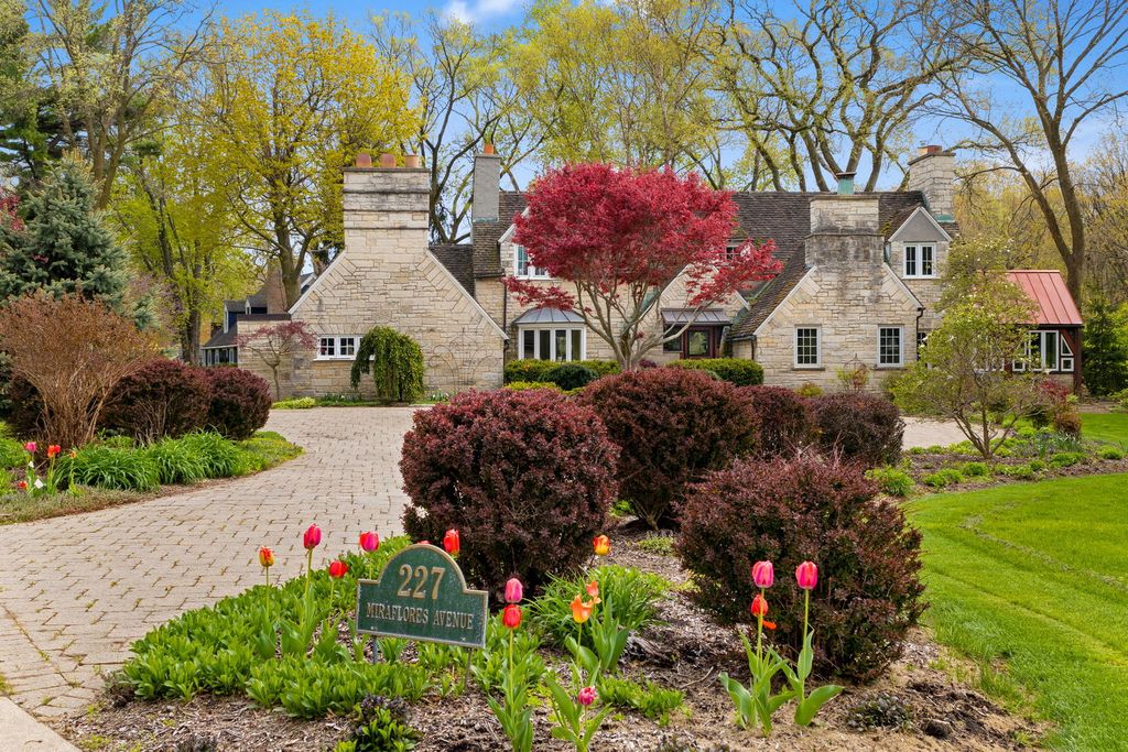 227 Miraflores Avenue, Waukegan, IL 60087
