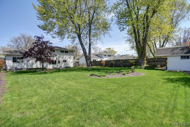 17 Willow Green Drive, Amherst, NY 14228