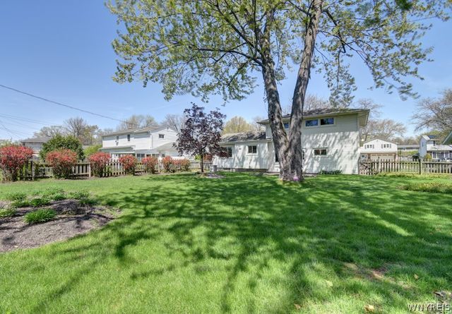 17 Willow Green Drive, Amherst, NY 14228