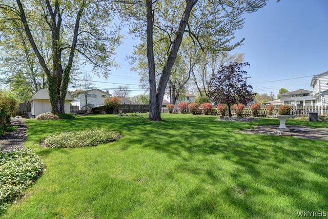 17 Willow Green Drive, Amherst, NY 14228