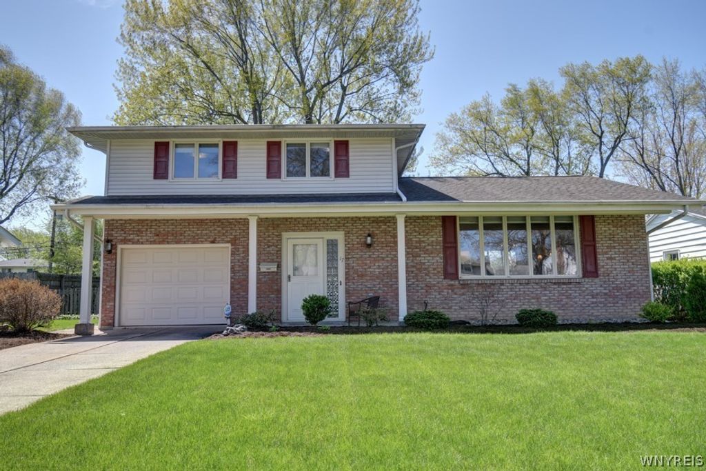 17 Willow Green Drive, Amherst, NY 14228