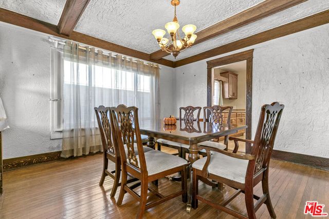 945 W 54th Street, Los Angeles, CA 90037