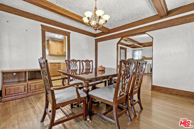 945 W 54th Street, Los Angeles, CA 90037