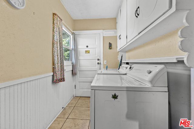 945 W 54th Street, Los Angeles, CA 90037