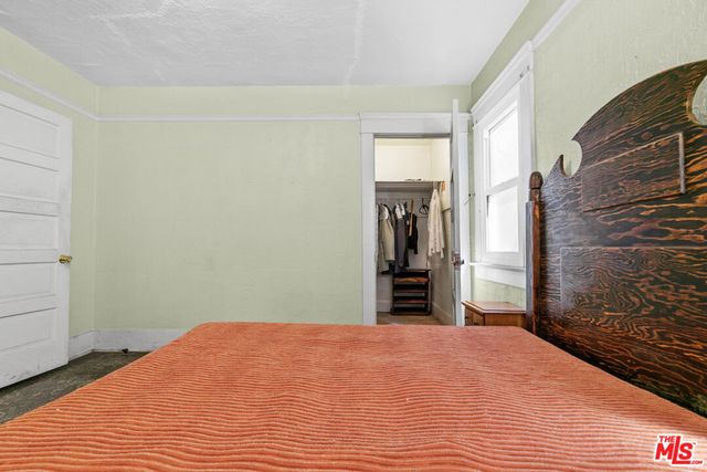 945 W 54th Street, Los Angeles, CA 90037