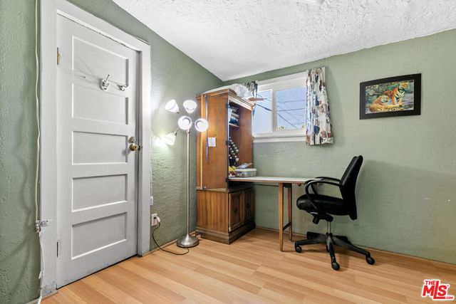 945 W 54th Street, Los Angeles, CA 90037