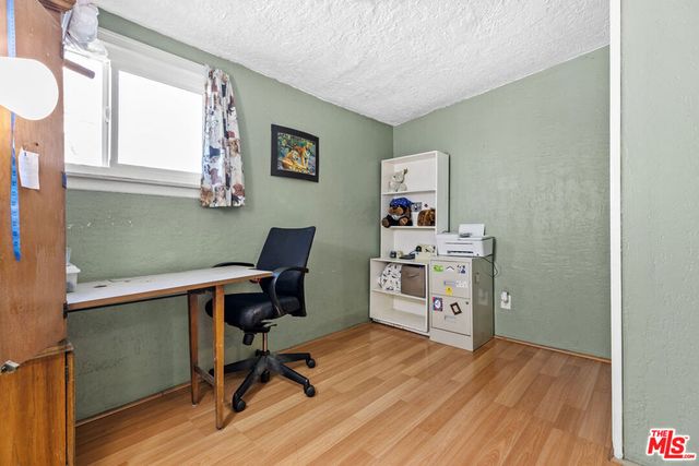 945 W 54th Street, Los Angeles, CA 90037