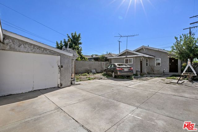 945 W 54th Street, Los Angeles, CA 90037