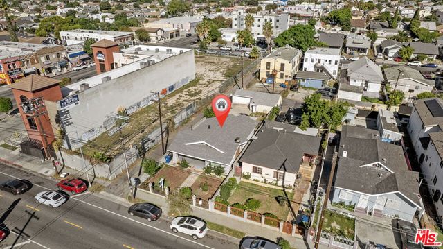 945 W 54th Street, Los Angeles, CA 90037