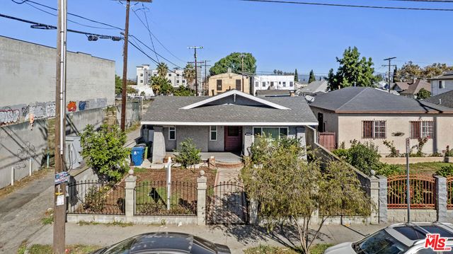 945 W 54th Street, Los Angeles, CA 90037