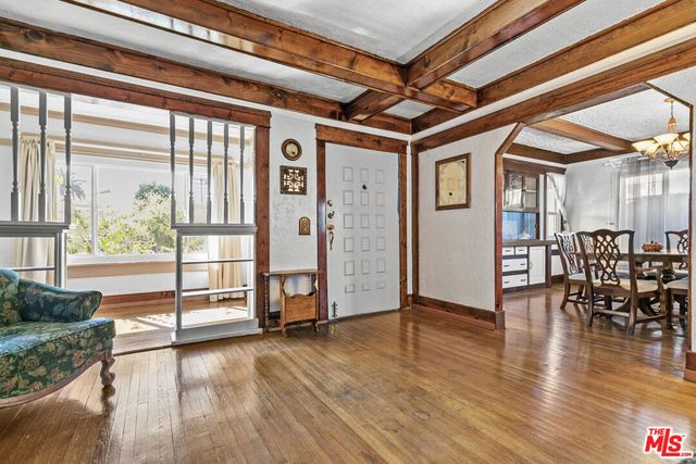 945 W 54th Street, Los Angeles, CA 90037