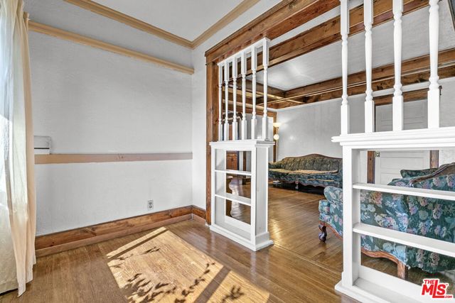 945 W 54th Street, Los Angeles, CA 90037