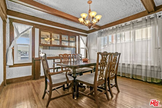 945 W 54th Street, Los Angeles, CA 90037