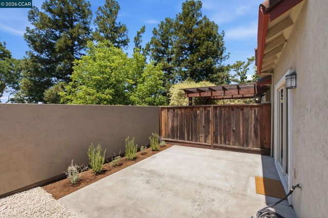 1167 Saint Matthew Pl 102, Concord, CA 94518