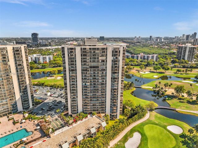 20329 W Country Club Dr TH10, Aventura, FL 33180