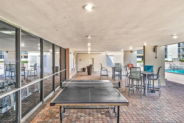 20329 W Country Club Dr TH10, Aventura, FL 33180