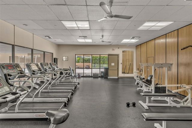 20329 W Country Club Dr TH10, Aventura, FL 33180