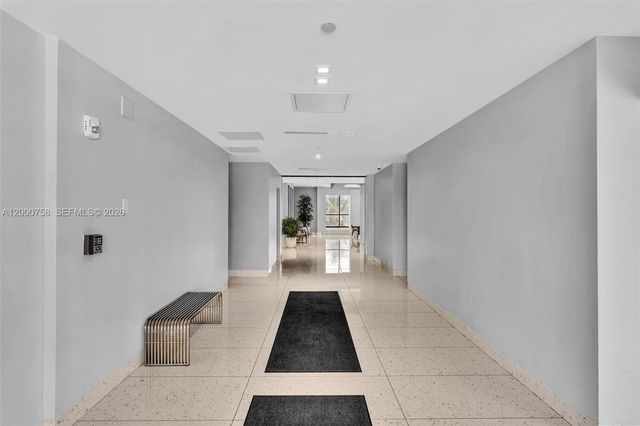 20329 W Country Club Dr TH10, Aventura, FL 33180