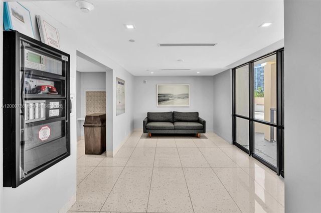 20329 W Country Club Dr TH10, Aventura, FL 33180