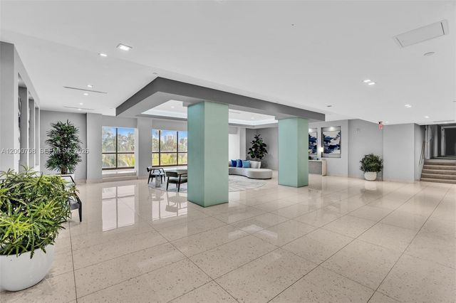 20329 W Country Club Dr TH10, Aventura, FL 33180