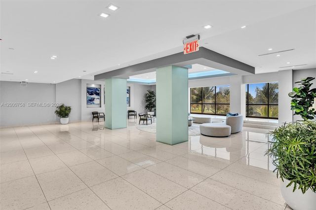 20329 W Country Club Dr TH10, Aventura, FL 33180