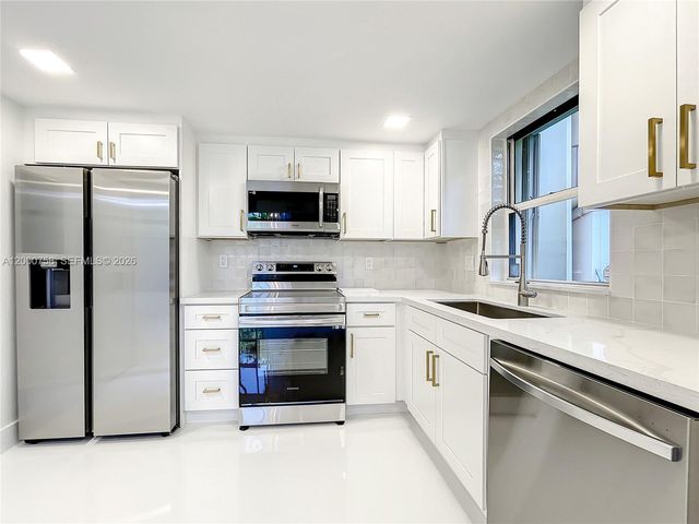 20329 W Country Club Dr TH10, Aventura, FL 33180