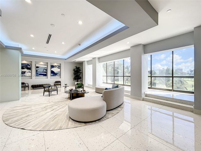 20329 W Country Club Dr TH10, Aventura, FL 33180