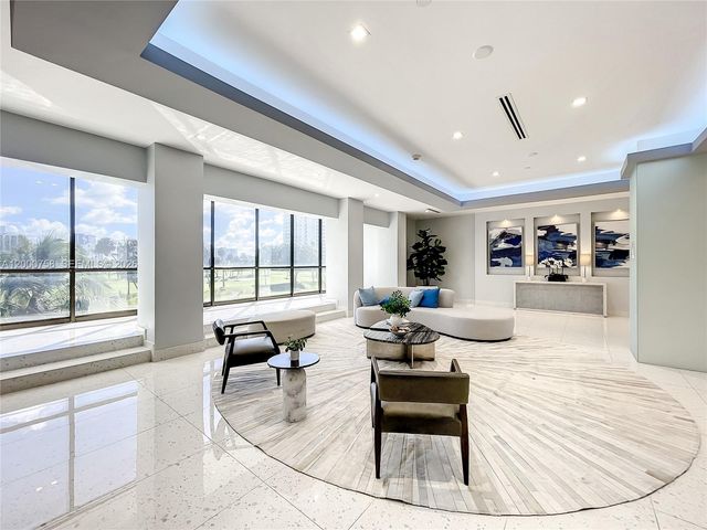 20329 W Country Club Dr TH10, Aventura, FL 33180