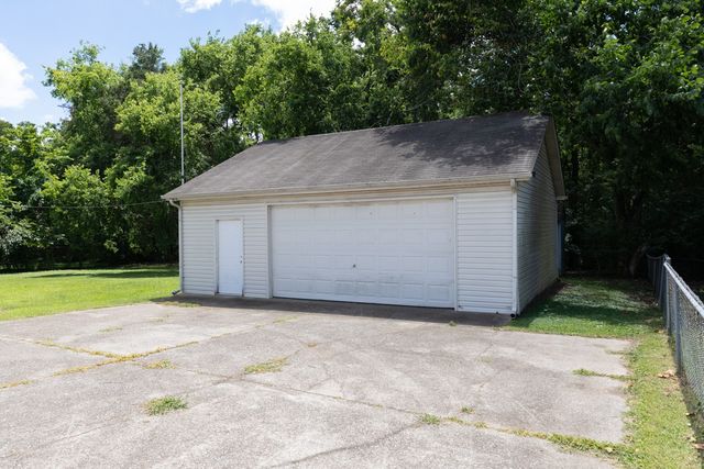 121 Bostring Dr, Hendersonville, TN 37075