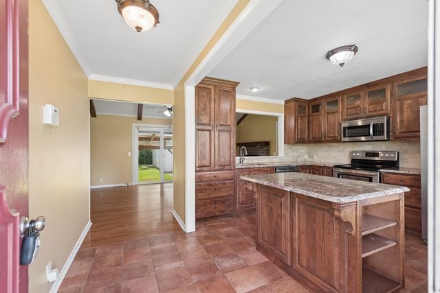 121 Bostring Dr, Hendersonville, TN 37075