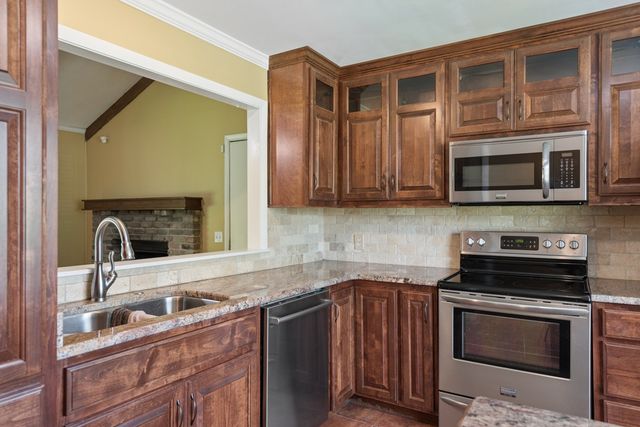 121 Bostring Dr, Hendersonville, TN 37075
